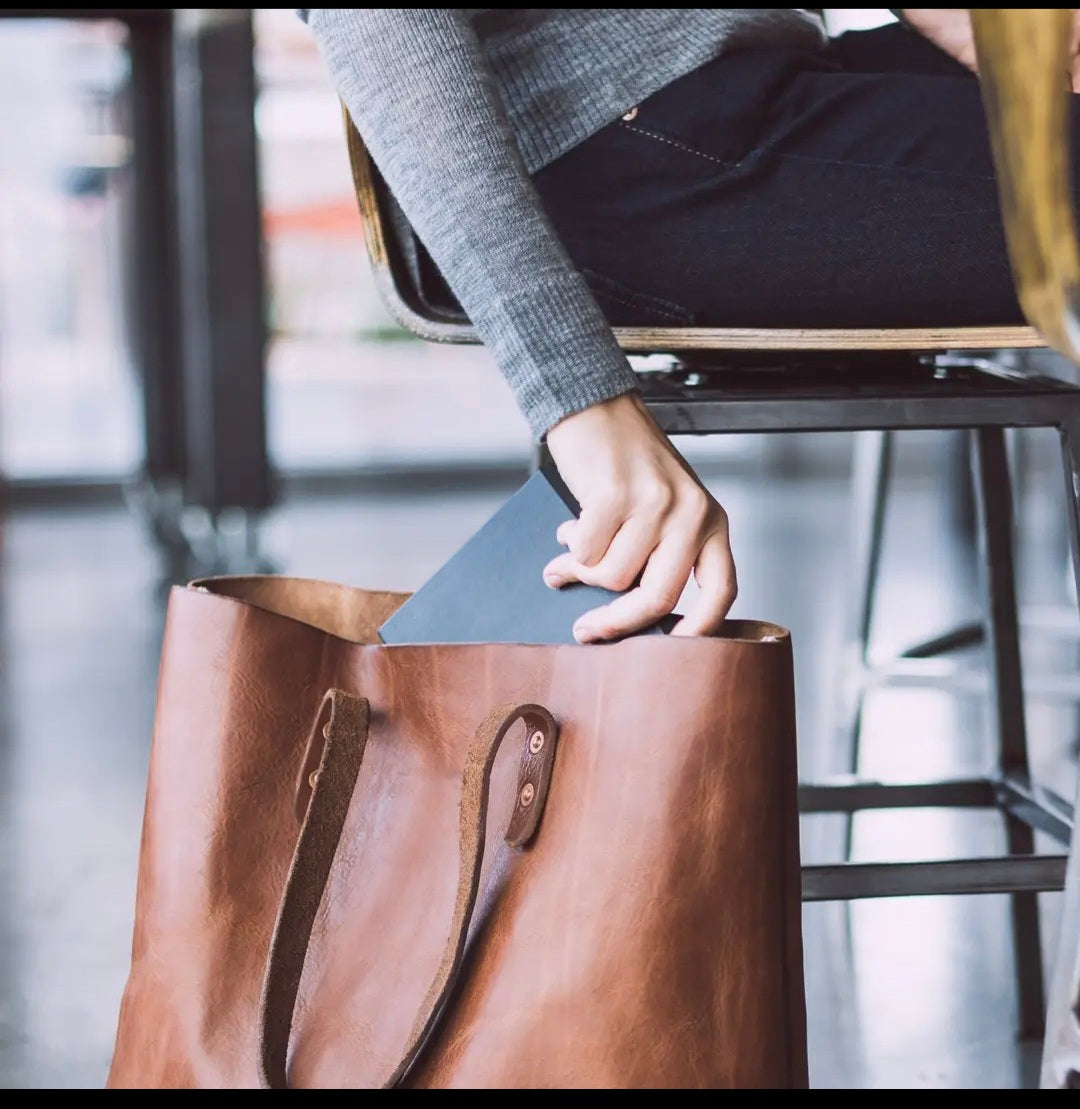 Atlas Leather Tote — Tan