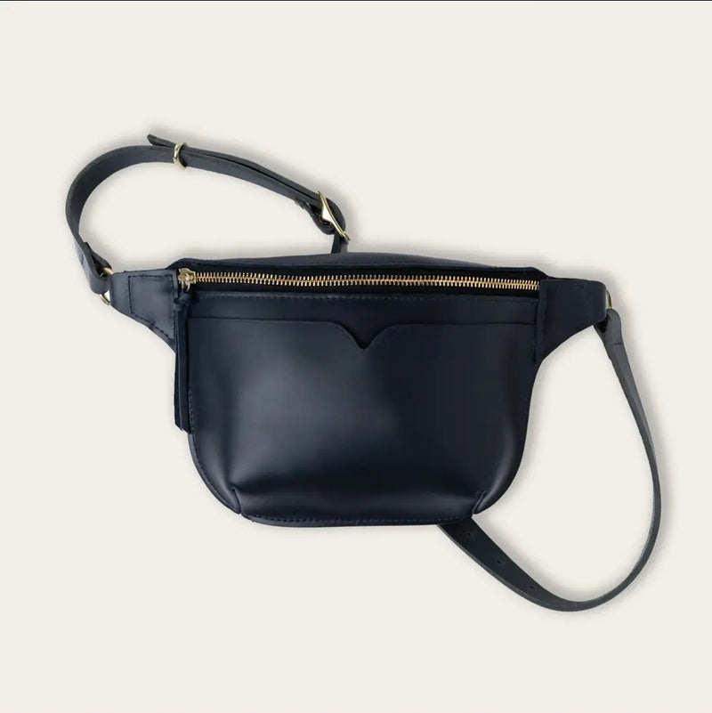 Metro Sling Crossbody — Black